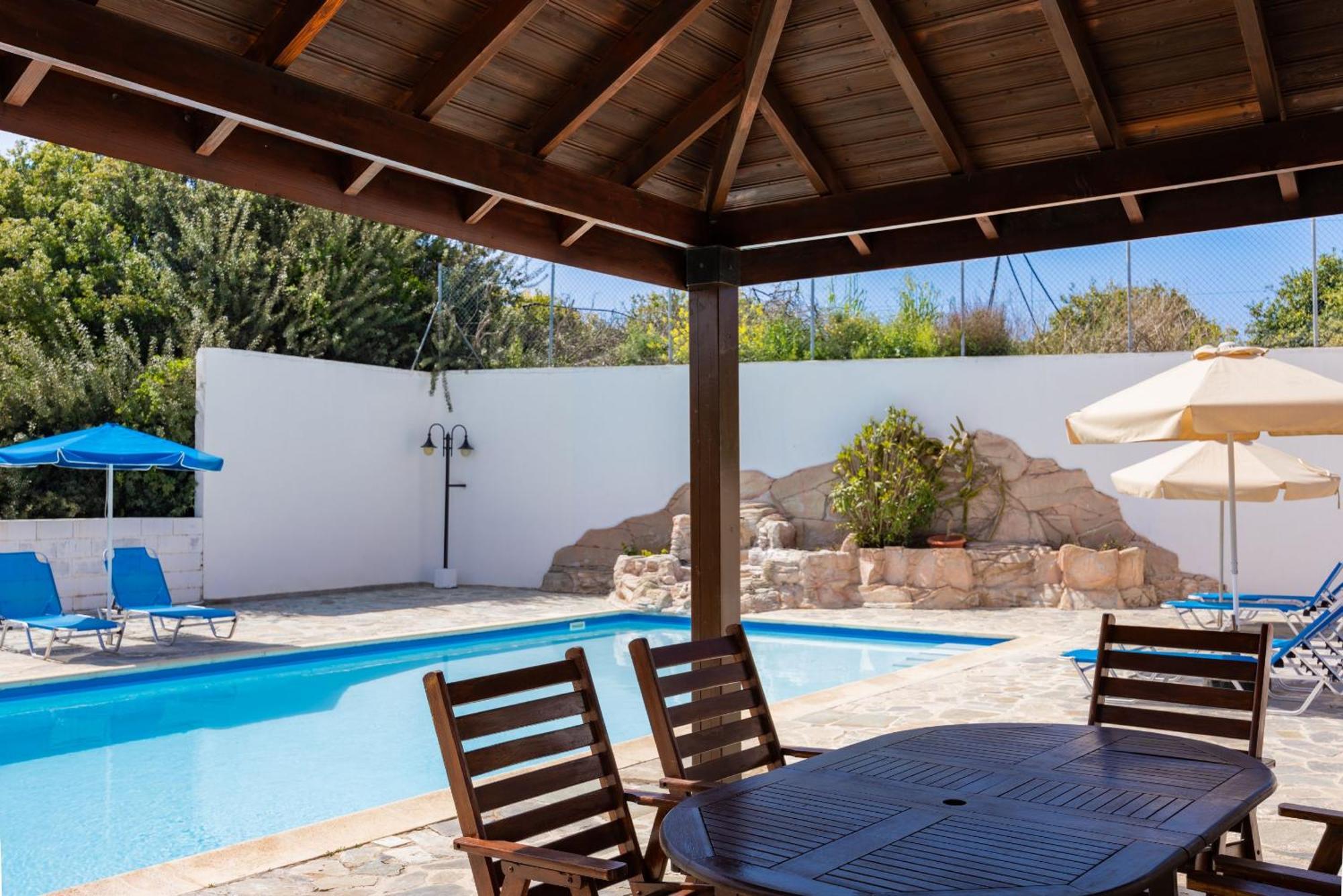 Villa Ira Finiki Lachi Exterior foto